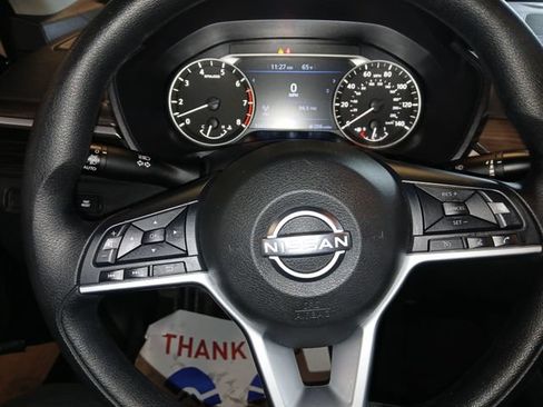 Used 2025 Nissan Altima 2.5 SV FWD image 18