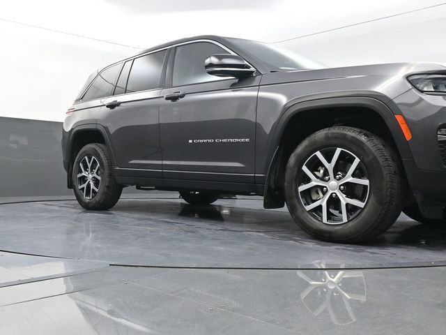 Used 2024 Jeep Grand Cherokee Limited AWD/4WD image 19