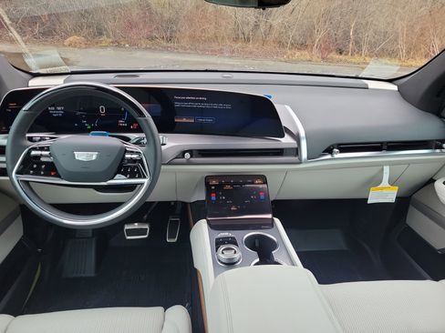 New 2026 Cadillac Vistiq Sport w/ LPO, Floor Liner Package image 3