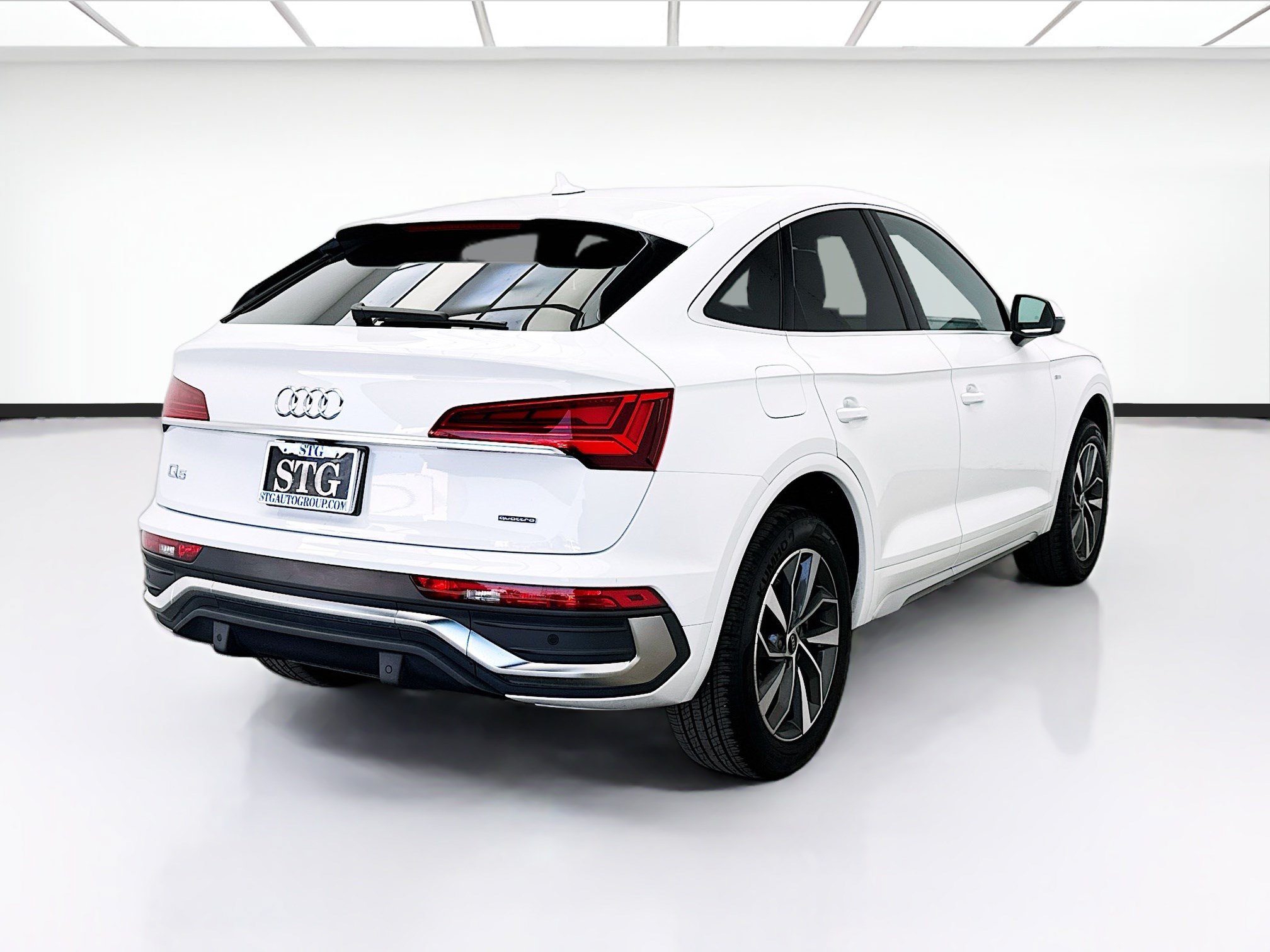Used 2023 Audi Q5 2.0T Premium w/ Convenience Package AWD/4WD image 4