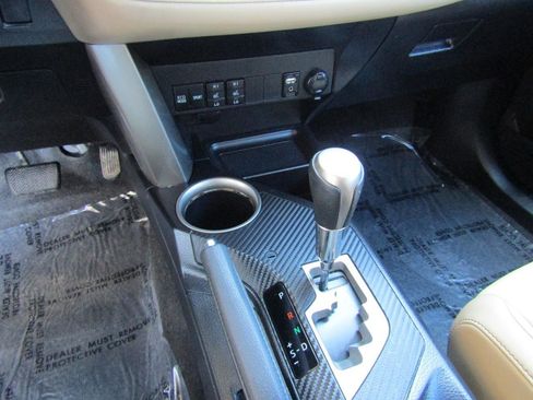 Used 2015 Toyota RAV4 Limited w/ Technology Package image 19