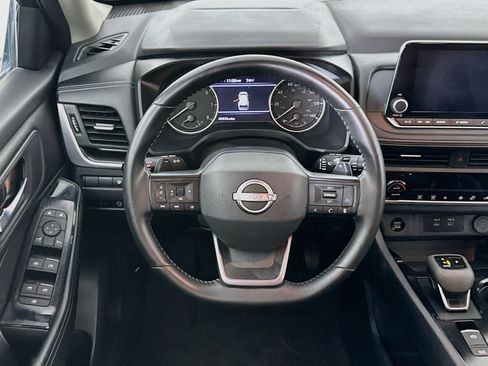 Used 2025 Nissan Rogue SV FWD image 18