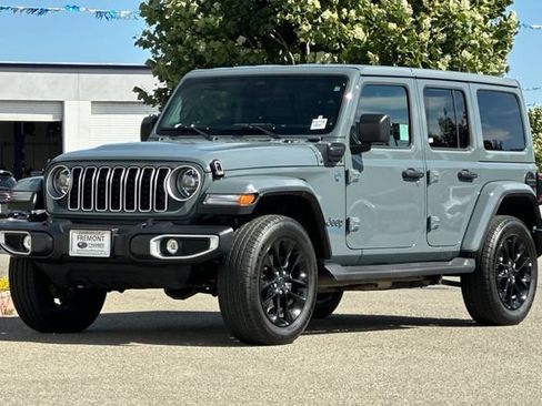 Used 2025 Jeep Wrangler Unlimited Sahara AWD/4WD image 8