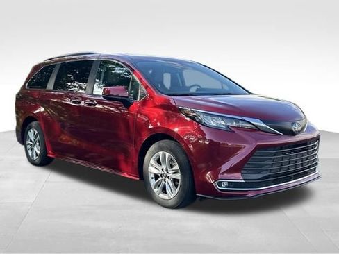 Used 2022 Toyota Sienna XLE w/ XLE Plus Package AWD/4WD image 7