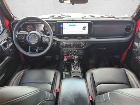 Used 2025 Jeep Wrangler Unlimited Rubicon w/ Convenience Group image 17