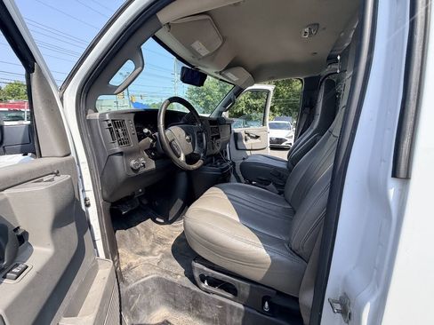 Used 2019 Chevrolet Express 3500 w/ Driver Convenience Package RWD image 46