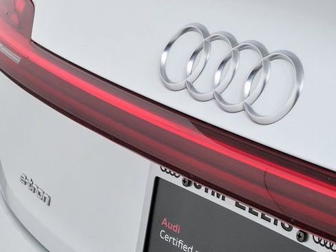 Used 2021 Audi e-tron Prestige w/ Prestige Package image 37