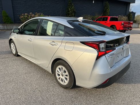 Used 2021 Toyota Prius LE image 5