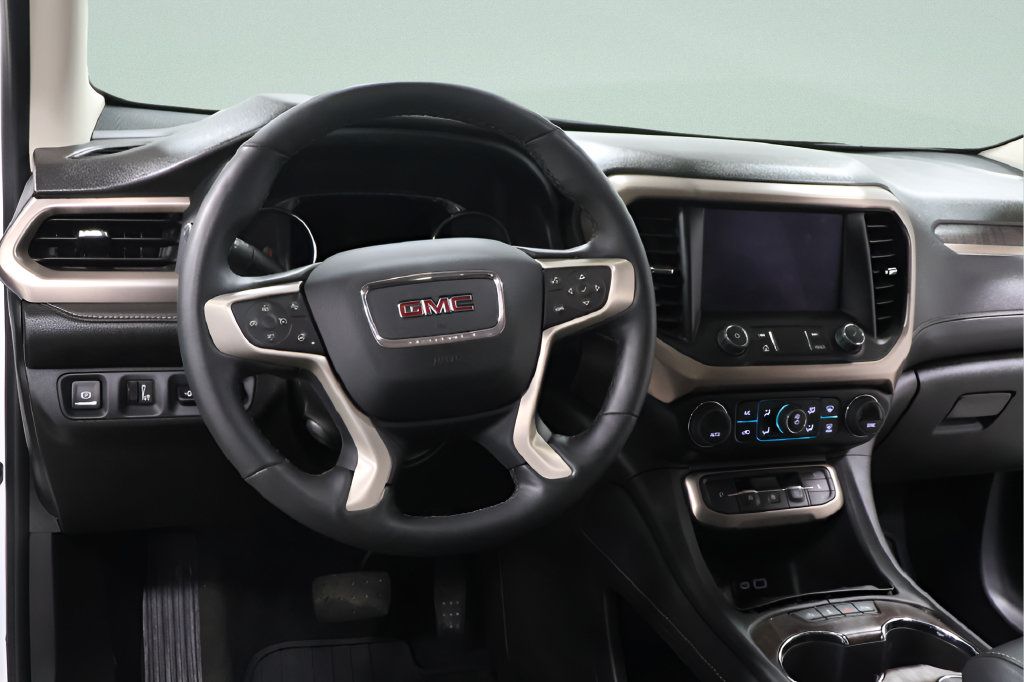 Used 2023 GMC Acadia Denali w/ Denali Ultimate Package AWD/4WD image 9