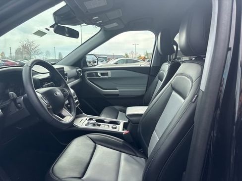 Used 2024 Ford Explorer XLT w/ Equipment Group 202A image 10