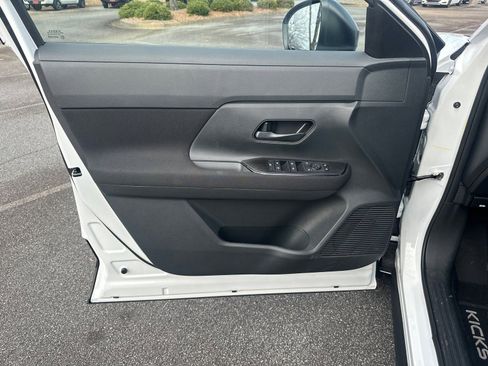 New 2026 Nissan Kicks S FWD image 10