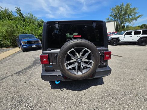 Used 2024 Jeep Wrangler Unlimited w/ Convenience Group AWD/4WD image 6