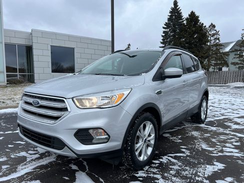Used 2018 Ford Escape SE image 1