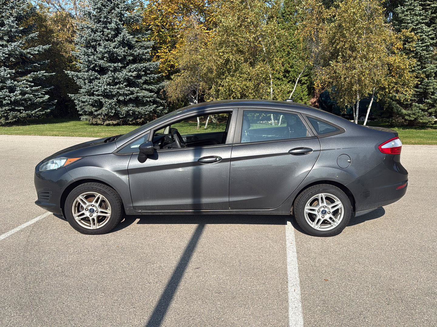 Used 2017 Ford Fiesta SE FWD image 4