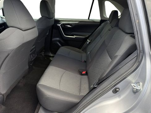 Used 2021 Toyota RAV4 XLE AWD/4WD image 16