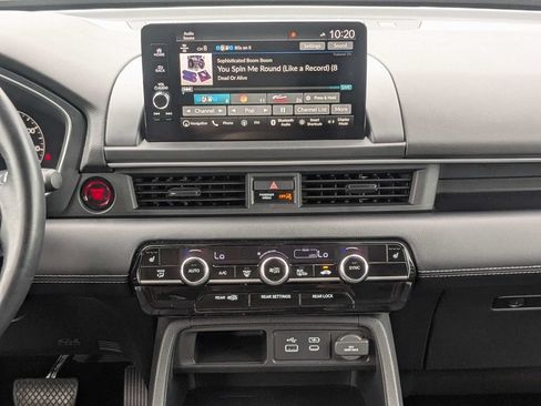 Used 2023 Honda Pilot Touring image 18