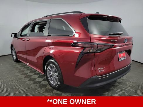 Used 2025 Toyota Sienna XLE w/ XLE Plus Package image 6