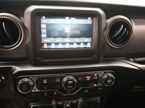 Used 2022 Jeep Gladiator Sport image 15
