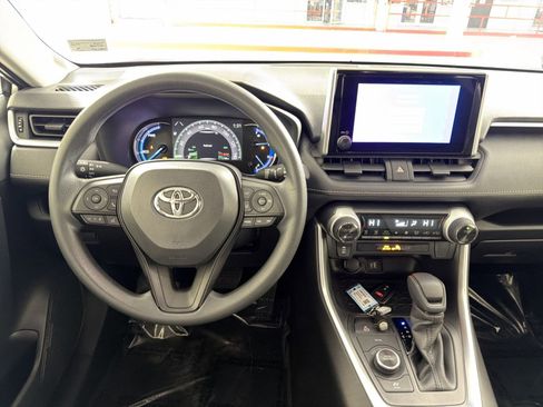 Used 2025 Toyota RAV4 XLE image 16