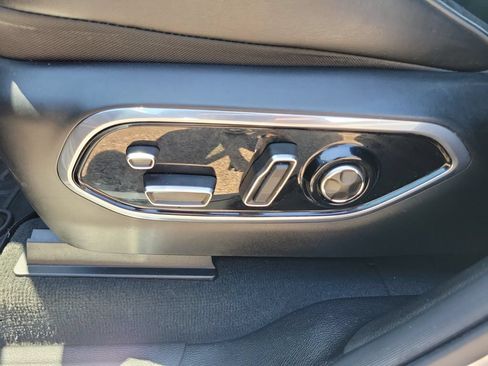Used 2023 Jeep Grand Cherokee L Overland w/ Luxury Tech Group IV AWD/4WD image 19