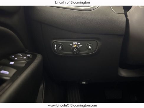 Used 2022 Chevrolet Equinox Premier image 36