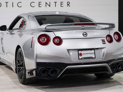 Used 2020 Nissan GT-R Premium AWD/4WD image 37