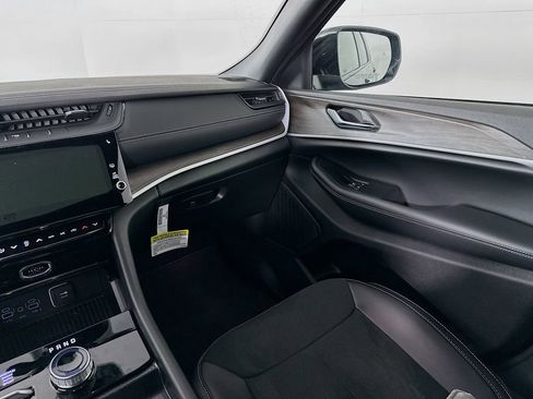 New 2026 Jeep Grand Cherokee Altitude image 32