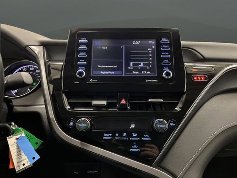 Used 2024 Toyota Camry SE image 7