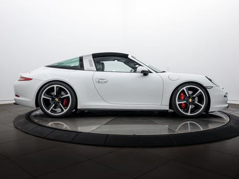 Certified 2014 Porsche 911 Targa 4S image 34