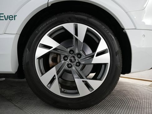 Used 2022 Audi e-tron Premium w/ Convenience Plus Package image 22