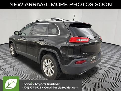 Used 2016 Jeep Cherokee Latitude w/ Cold Weather Group AWD/4WD image 5
