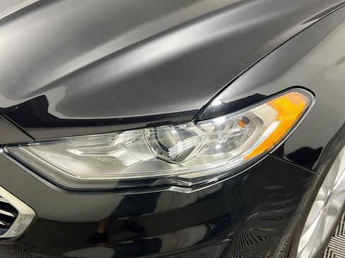 Used 2020 Ford Fusion SE image 11