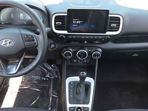 New 2025 Hyundai Venue Limited image 25