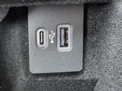 Used 2023 Lincoln Nautilus FWD w/ Premium Package image 22
