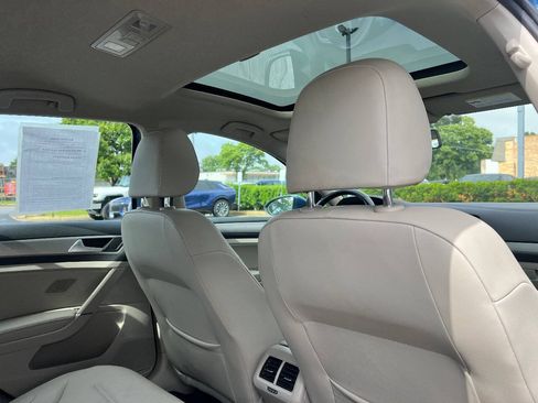 Used 2015 Volkswagen Golf S FWD image 28