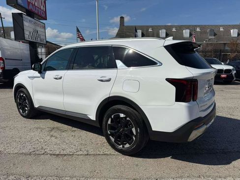 Used 2024 Kia Sorento S FWD image 5