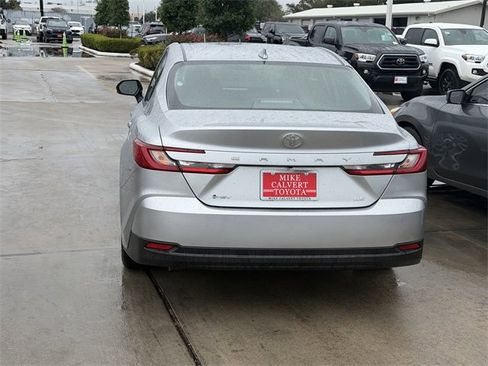 Used 2025 Toyota Camry LE image 6