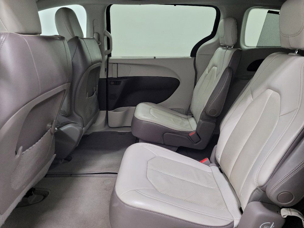 Used 2019 Chrysler Pacifica Touring-L FWD image 18