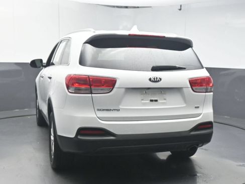 Used 2018 Kia Sorento FWD image 6