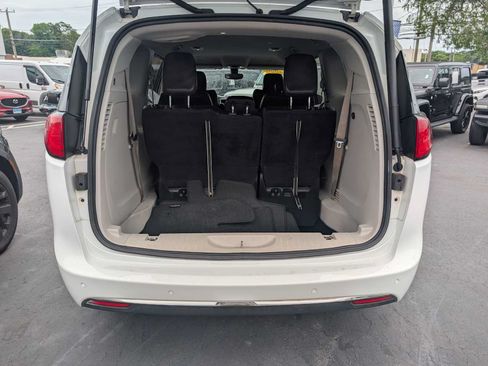 Used 2020 Chrysler Pacifica Touring-L w/ Tire & Wheel Group FWD image 24