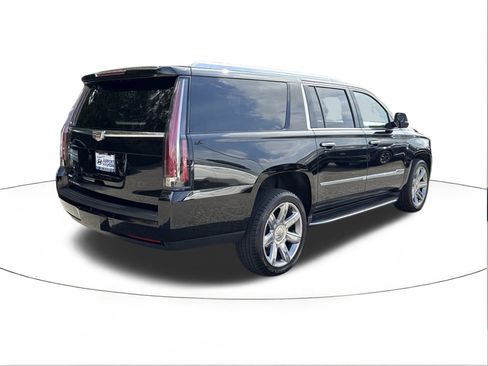 Used 2019 Cadillac Escalade ESV Luxury image 3