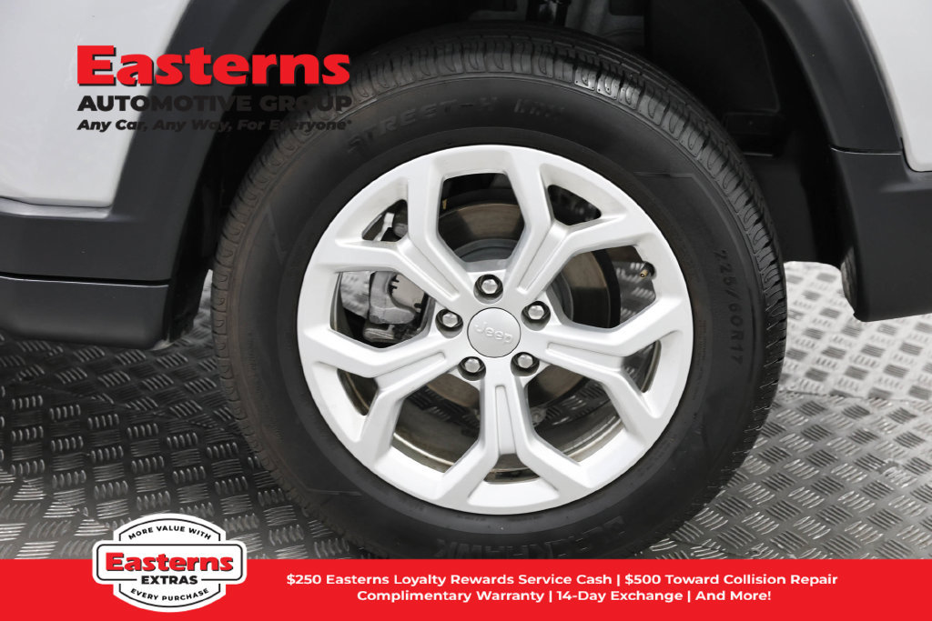 Used 2024 Jeep Compass Latitude AWD/4WD image 33