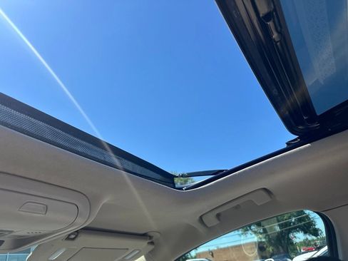 Used 2019 GMC Acadia Denali w/ Technology Package FWD image 9