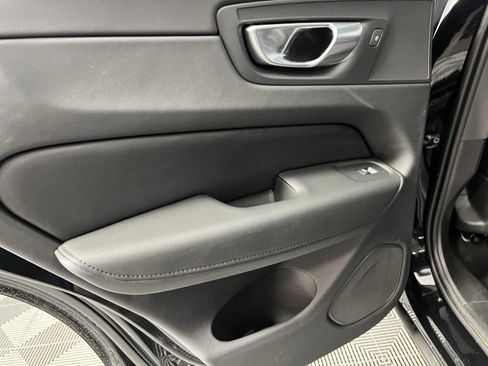 Used 2025 Volvo XC60 B5 Plus image 28