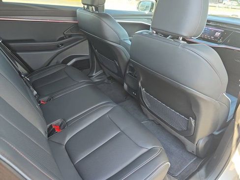 Used 2025 Jeep Wagoneer S Limited image 11