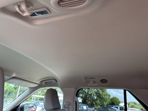 Used 2021 Ford Explorer XLT w/ Equipment Group 202A RWD image 15