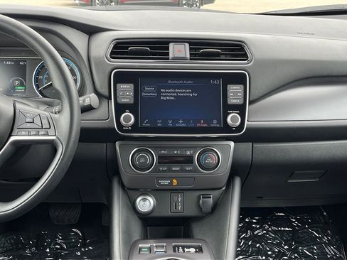 Used 2025 Nissan Leaf S image 22