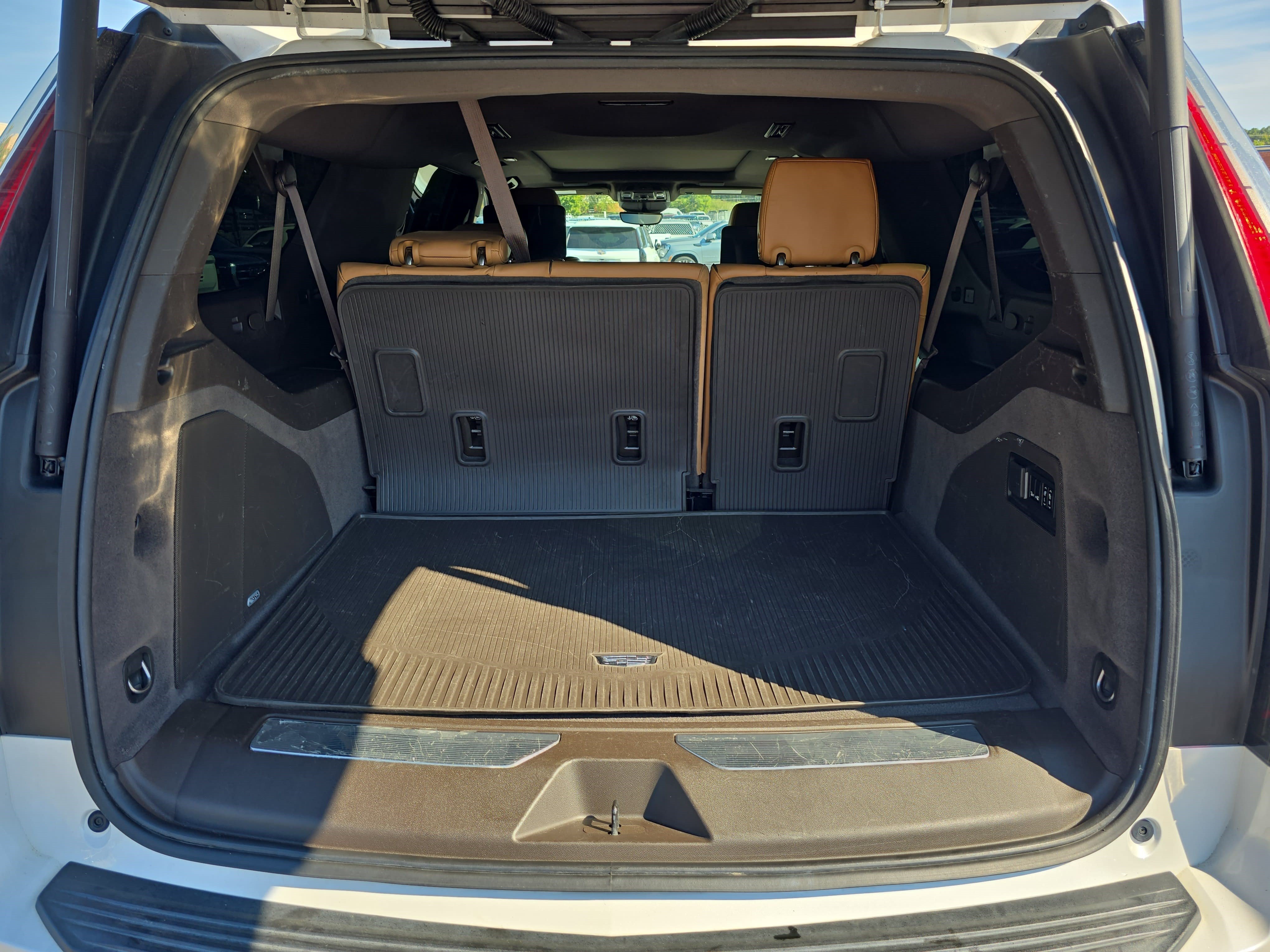 Used 2021 Cadillac Escalade ESV Sport AWD/4WD image 13