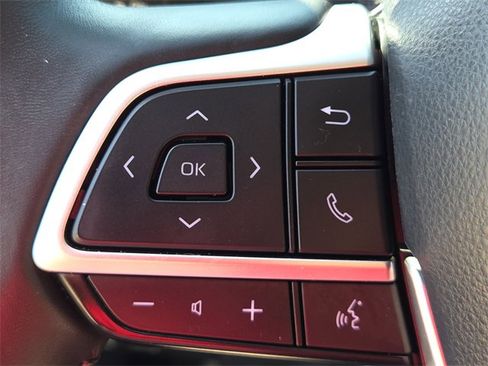 Used 2024 Toyota Highlander XLE image 24