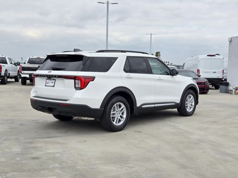 New 2025 Ford Explorer Active image 4